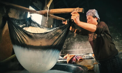 How is the traditional Chinese tofu with a 2,000-year heritage made? It uses neither gypsum nor bittern. How is the traditional Chinese tofu with a 2,000-year heritage made? It uses neither gypsum nor bittern.