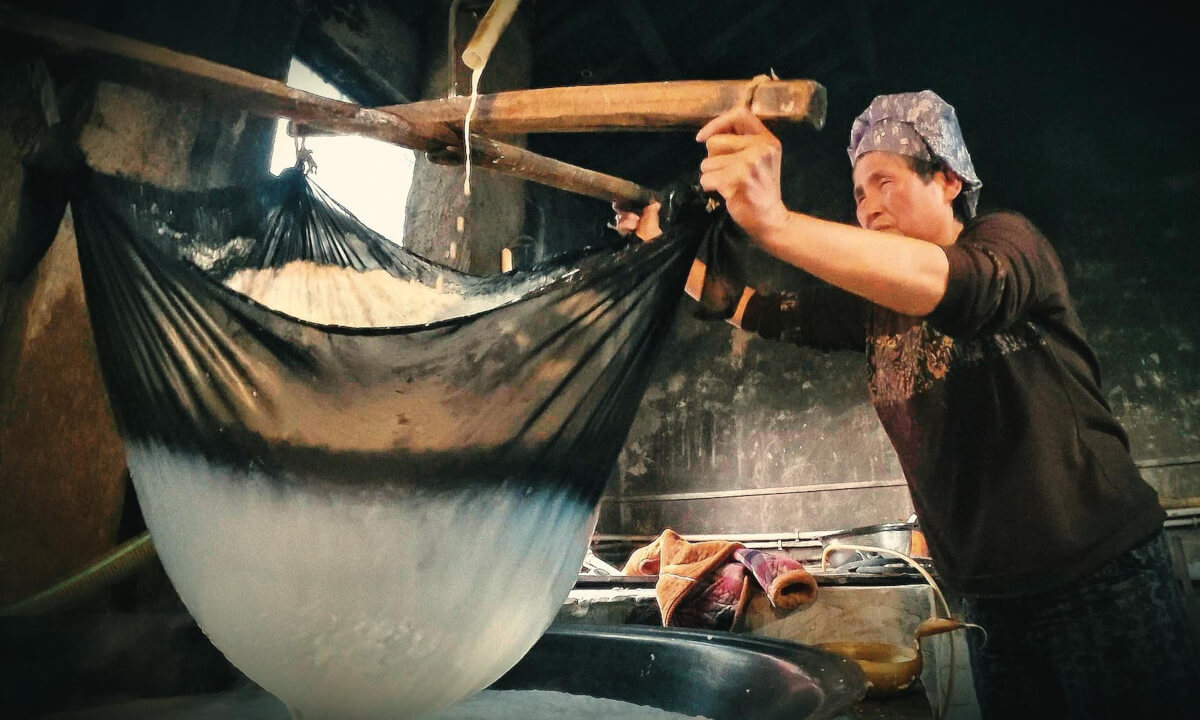 How is the traditional Chinese tofu with a 2,000-year heritage made? It uses neither gypsum nor bittern.