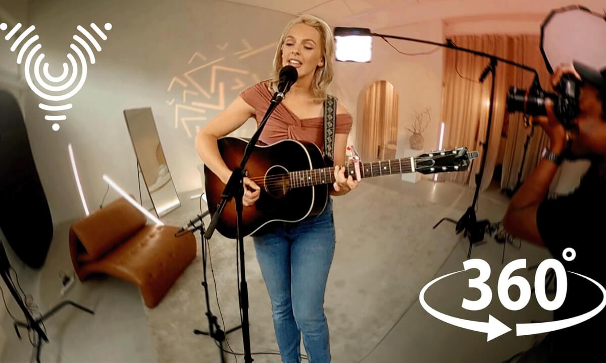 VR 360° Captured in Song An Acoustic Performance Photo Experience