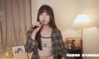 "Full Stop" reveals her mature and elegant nature as soon as she opens her mouth. VR Video "Full Stop" reveals her mature and elegant nature as soon as she opens her mouth. VR