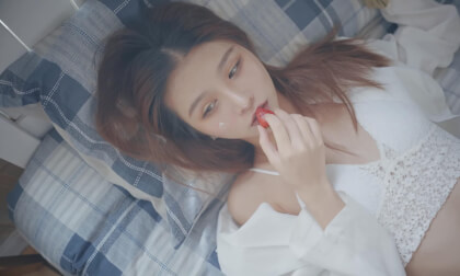 The boyfriend's perspective of the tea art girlfriend VR Video The boyfriend's perspective of the tea art girlfriend VR