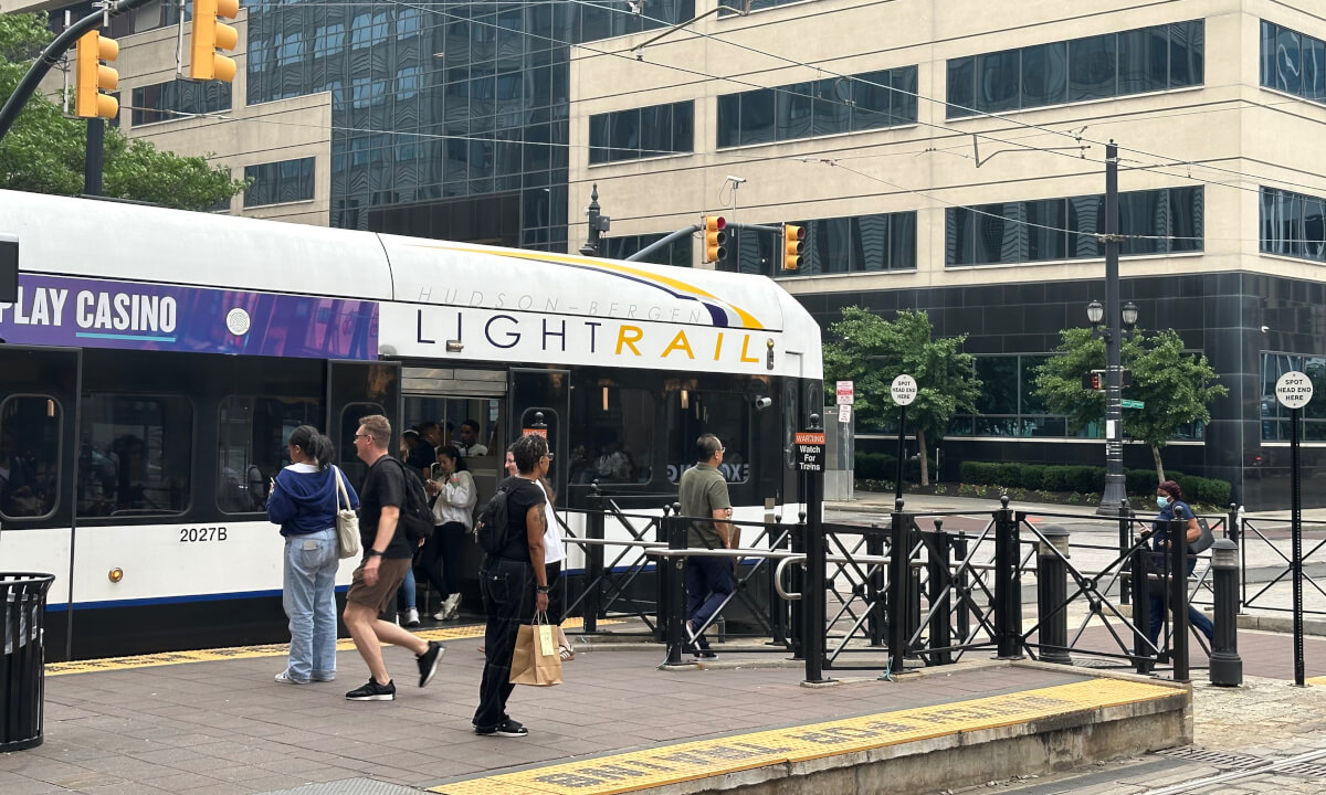 Jersey City: Light Rail Platform VR 3D VR 180
