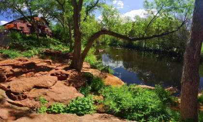 Pretty Swing by the Creek at L'Auberge Sedona Arizona 180VR 8K VR Video Pretty Swing by the Creek at L'Auberge Sedona Arizona 180VR 8K VR