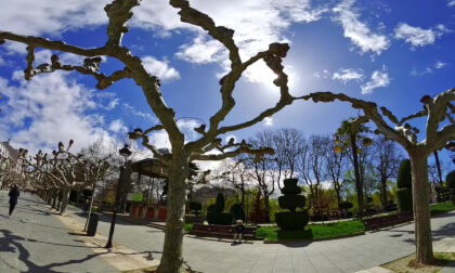 Burgos walking tour 8K 180VR Remastered VR Video Burgos walking tour 8K 180VR Remastered VR