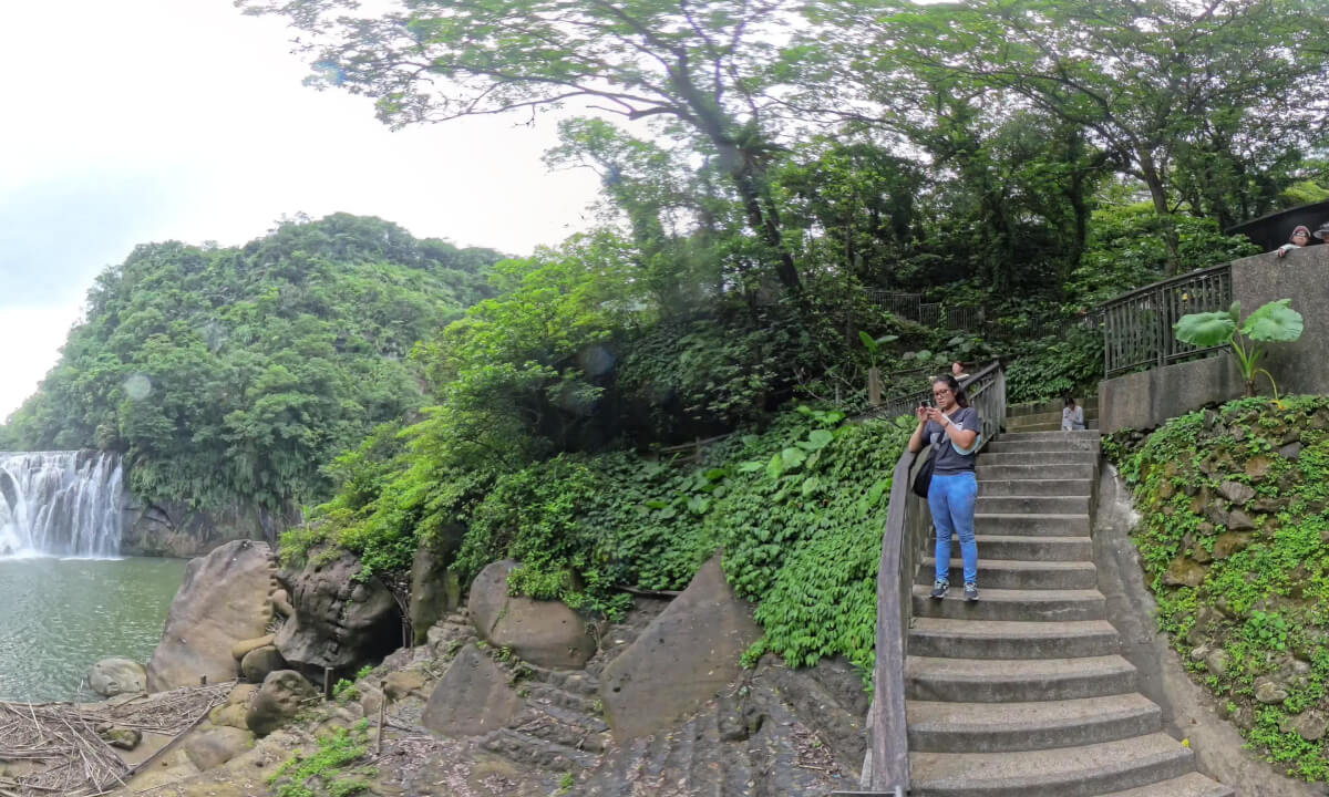 Shifen Waterfall: 360VR Taiwan’s Little Niagara 十分瀑布