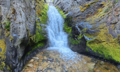 Tulip Waterfall near Castlegar, British Columbia sans short walk (8K, 360) Tulip Waterfall near Castlegar, British Columbia sans short walk (8K, 360)