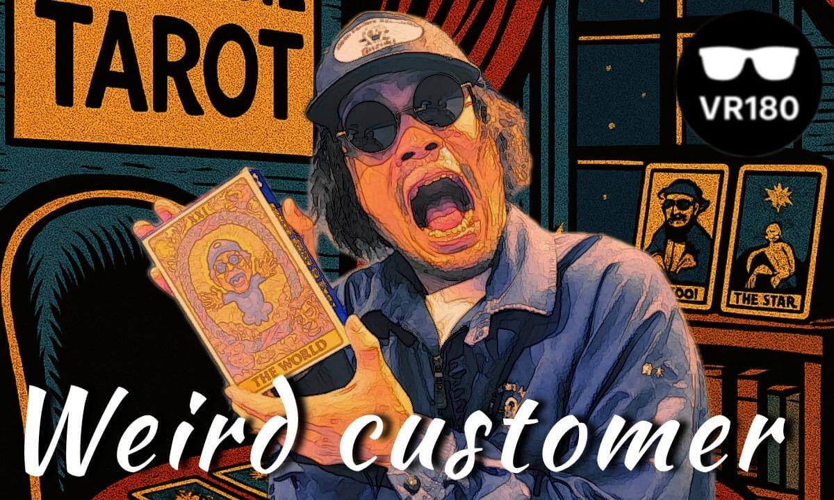 自作のタロットカードをやたらと自慢する変な客 A weirdo who won’t stop bragging about their homemade tarot cards.