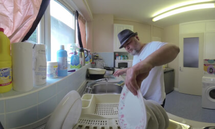 Doing the pots (dishes/crockery) Doing the pots (dishes/crockery)