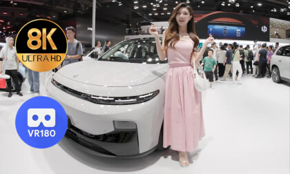 Models at the booth of LEAPMOTOR Models at the booth of LEAPMOTOR