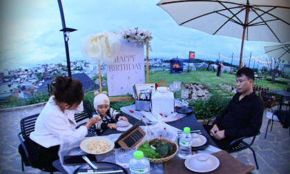 Wife Birthday Dinner, Chill Birthday Vibes, Romantic Dinner Night, Couple Goals, Birthday Celebration, Love and Food, Cozy Dinner Moment, Real Love Vibes, Food and Feelings, Special Night Together VR Video Wife Birthday Dinner, Chill Birthday Vibes, Romantic Dinner Night, Couple Goals, Birthday Celebration, Love and Food, Cozy Dinner Moment, Real Love Vibes, Food and Feelings, Special Night Together VR