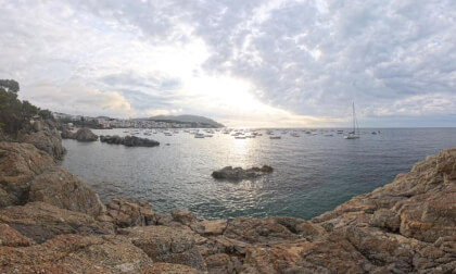 "Handpan al Amanecer en Calella de Palafrugell (Costa Brava)   Handpan at Sunrise in Calella de Palafrugell (Costa Brava) VR Video "Handpan al Amanecer en Calella de Palafrugell (Costa Brava)   Handpan at Sunrise in Calella de Palafrugell (Costa Brava) VR