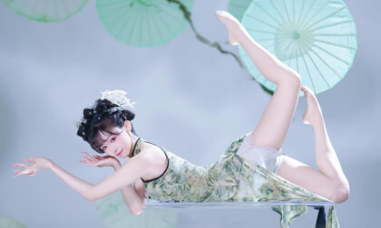 The charm of a cheongsam girl! Who can stand this VR Video The charm of a cheongsam girl! Who can stand this VR