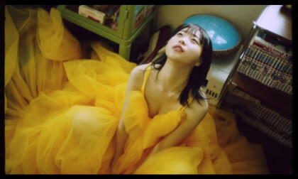 Wear a yellow dress VR Video Wear a yellow dress VR