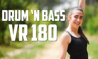 Girl Dances to Drum and Bass ! Girl Dances to Drum and Bass !