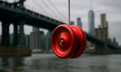 Amazing Yo-yo Tricks in NYC!   Sinatra's "World on a String" by Brian Klimowski Amazing Yo-yo Tricks in NYC!   Sinatra's "World on a String" by Brian Klimowski