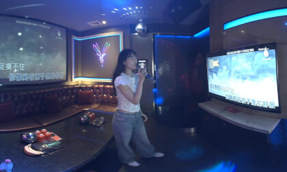 Sing with me! Sing with me!