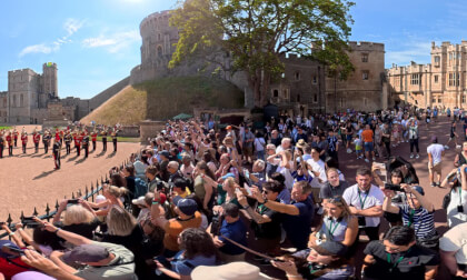 Walking tour of Windsor Castle in UK - 8K VR Video Walking tour of Windsor Castle in UK - 8K VR