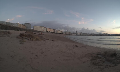 Paseo por la playa del Orzán tras la puesta de sol. A Coruña (VR180 3D) VR Video Paseo por la playa del Orzán tras la puesta de sol. A Coruña (VR180 3D) VR