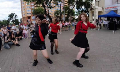 k-pop in public   caver dance Blg VR Video k-pop in public   caver dance Blg VR