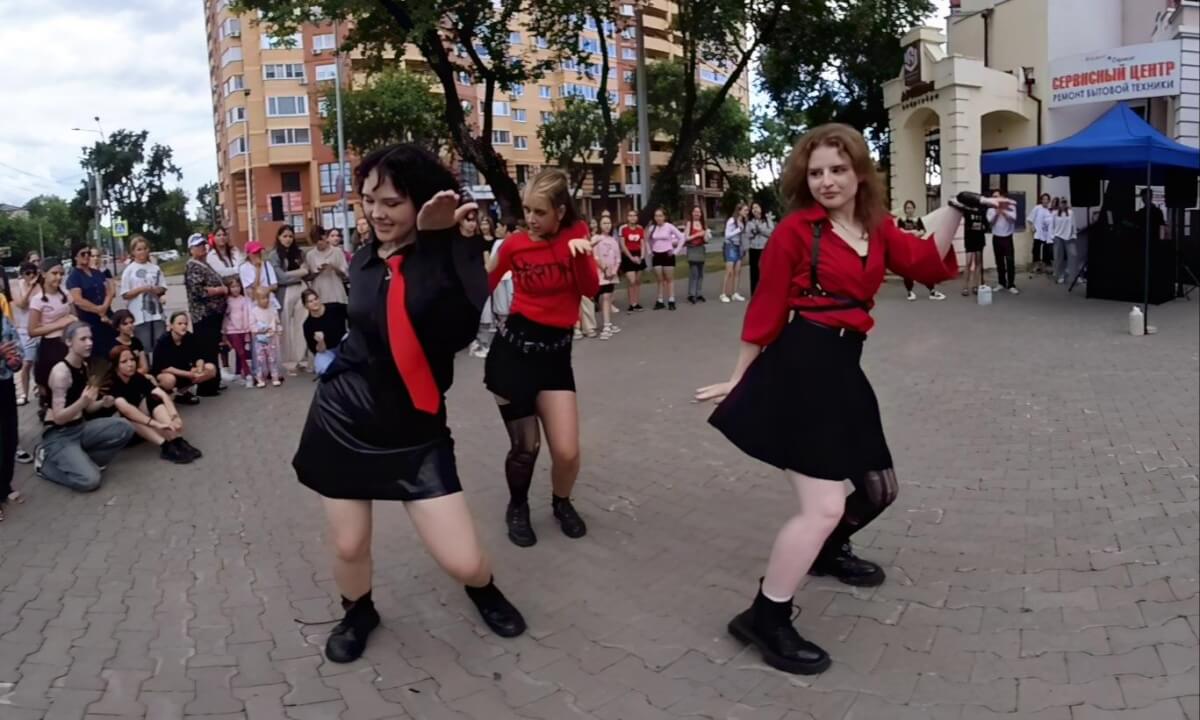 k-pop in public caver dance Blg