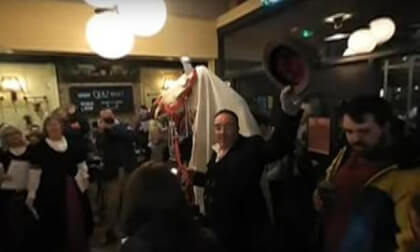 20230113-Mari-Lwyd-performance-at-The-Pontcanna-Inn.vr 20230113-Mari-Lwyd-performance-at-The-Pontcanna-Inn.vr