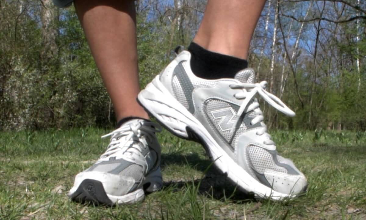 Angelina shows off her grey New Balance 530 Trainers, worn with black socks | vr3dmodels