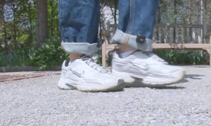 Selena shows her favorite sneakers Nike Initiator WMNS Sneaker in white VR Video Selena shows her favorite sneakers Nike Initiator WMNS Sneaker in white VR