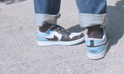 Selena shows her favorite shoes Nike sneakers Jordan 1 Low Laser Blue that she has been wearing for a long time VR Video Selena shows her favorite shoes Nike sneakers Jordan 1 Low Laser Blue that she has been wearing for a long time VR