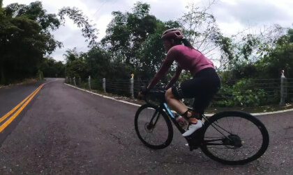 Crash on the Curve ! VR 360 Timelapse: Cycling Sun Moon Lake with Janet