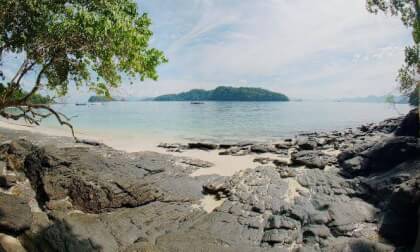 Introduction to the Diving Islands and Black Reefs in Langkawi, Malaysia白头鹰  黑色礁石 红树林 马来西亚  兰卡威潜水小岛 Introduction to the Diving Islands and Black Reefs in Langkawi, Malaysia白头鹰  黑色礁石 红树林 马来西亚  兰卡威潜水小岛