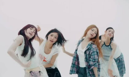 KiiiKiii 키키 'DANCING ALONE' Dance Practice (Moving ver.)|Converted 60FPS 3D VR VR Video KiiiKiii 키키 'DANCING ALONE' Dance Practice (Moving ver.)|Converted 60FPS 3D VR VR