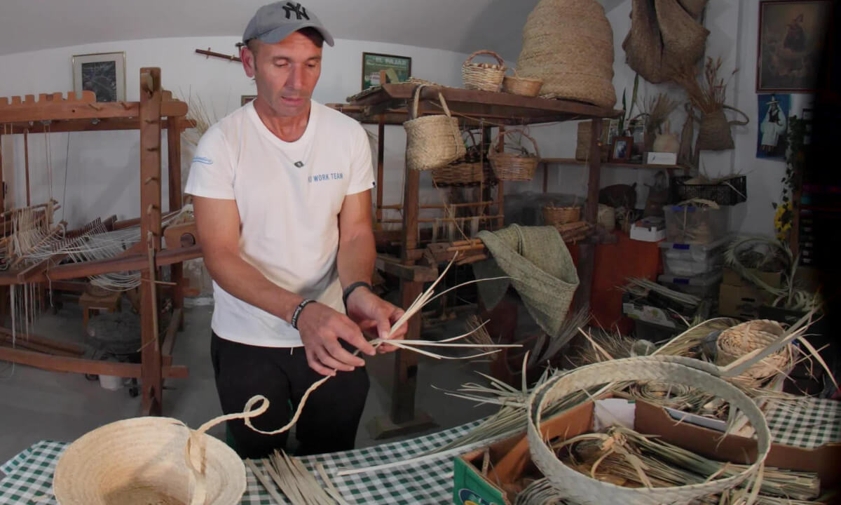 CESTERÍA DE PALMA EN FUERTEVENTURA. Oficios Perdidos en el Mundo Rural. Vídeo en 180°
