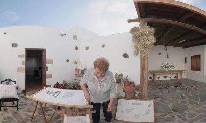 TÉCNICAS DEL CALADO EN FUERTEVENTURA. Oficios Perdidos en el Mundo Rural. Vídeo en 180° VR Video TÉCNICAS DEL CALADO EN FUERTEVENTURA. Oficios Perdidos en el Mundo Rural. Vídeo en 180° VR