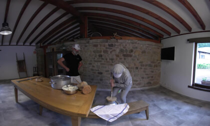 ELABORACIÓN ARTESANAL DE MANTEQUILLA. Oficios Perdidos en el Mundo Rural. Vídeo en 180° VR Video ELABORACIÓN ARTESANAL DE MANTEQUILLA. Oficios Perdidos en el Mundo Rural. Vídeo en 180° VR