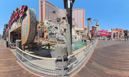 Walking Around Las Vegas + Gordon Ramsay Fish & Chips - CBanks360 Experience VR Video Walking Around Las Vegas + Gordon Ramsay Fish & Chips - CBanks360 Experience VR