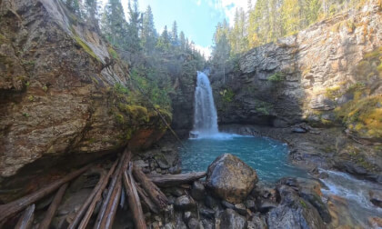 Sutherland falls in Blanket Creek Provincial Park near Revelstoke, British Columbia (8k, 360) Sutherland falls in Blanket Creek Provincial Park near Revelstoke, British Columbia (8k, 360)