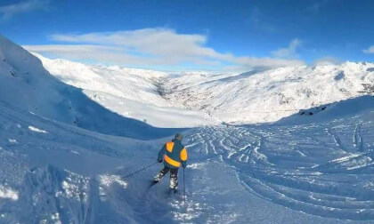 skiing skiing
