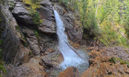 Begbie Creek Waterfall and spawning Kokanee Salmon near Revelstoke, British Columbia (8k, 360) Begbie Creek Waterfall and spawning Kokanee Salmon near Revelstoke, British Columbia (8k, 360)