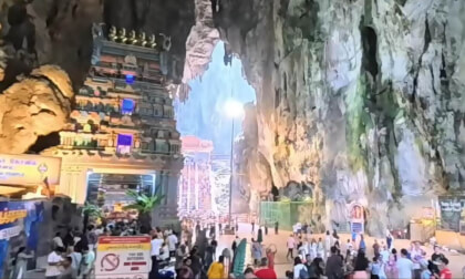 Malaysian expirience Batu Caves Malaysian expirience Batu Caves