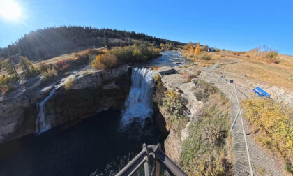 Lundbreck Waterfall on the Crowesnest River, near Lundbreck, Alberta (8k, 360)