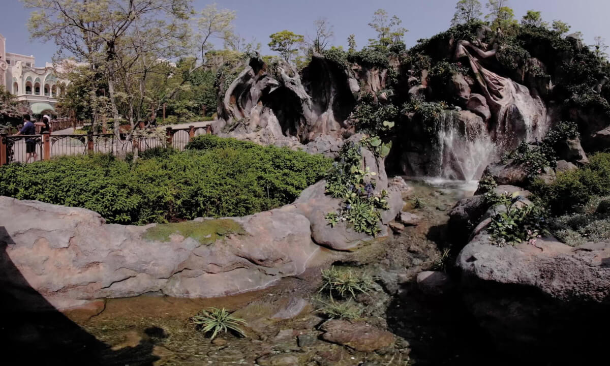 Disney in VR: 5-minute relax Tokyo Disney Springs Fountain