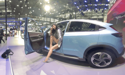 【VR180】AUTO SHOW Sexy long legs VR Video 【VR180】AUTO SHOW Sexy long legs VR