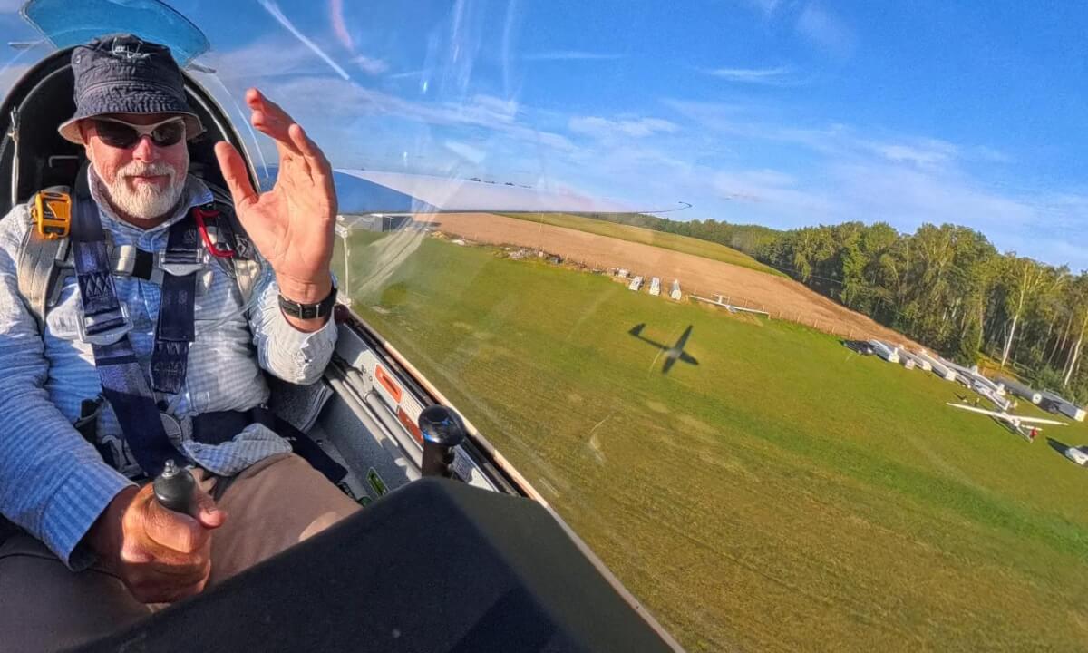 Flying low with sailplane 50 years old!!!