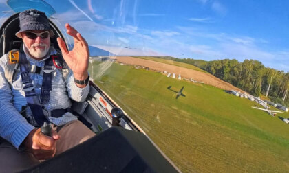 Flying low with sailplane 50 years old!!! Flying low with sailplane 50 years old!!!