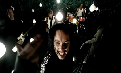 Korn - Falling Away From Me (Official Video)_Full-HD_SBS VR Video Korn - Falling Away From Me (Official Video)_Full-HD_SBS VR