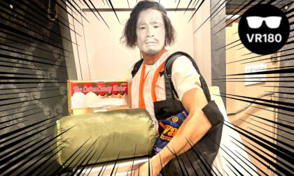 やたら荷物の多い変な客が来るのを体感出来るVR  VR: When a bizarre customer shows up with a mountain of bags. VR Video やたら荷物の多い変な客が来るのを体感出来るVR  VR: When a bizarre customer shows up with a mountain of bags. VR