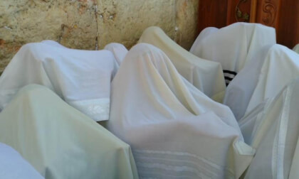 Cohanim raise hands during Priestly Blessing Western Wall stereoscopic 3D SBS VR Video Cohanim raise hands during Priestly Blessing Western Wall stereoscopic 3D SBS VR