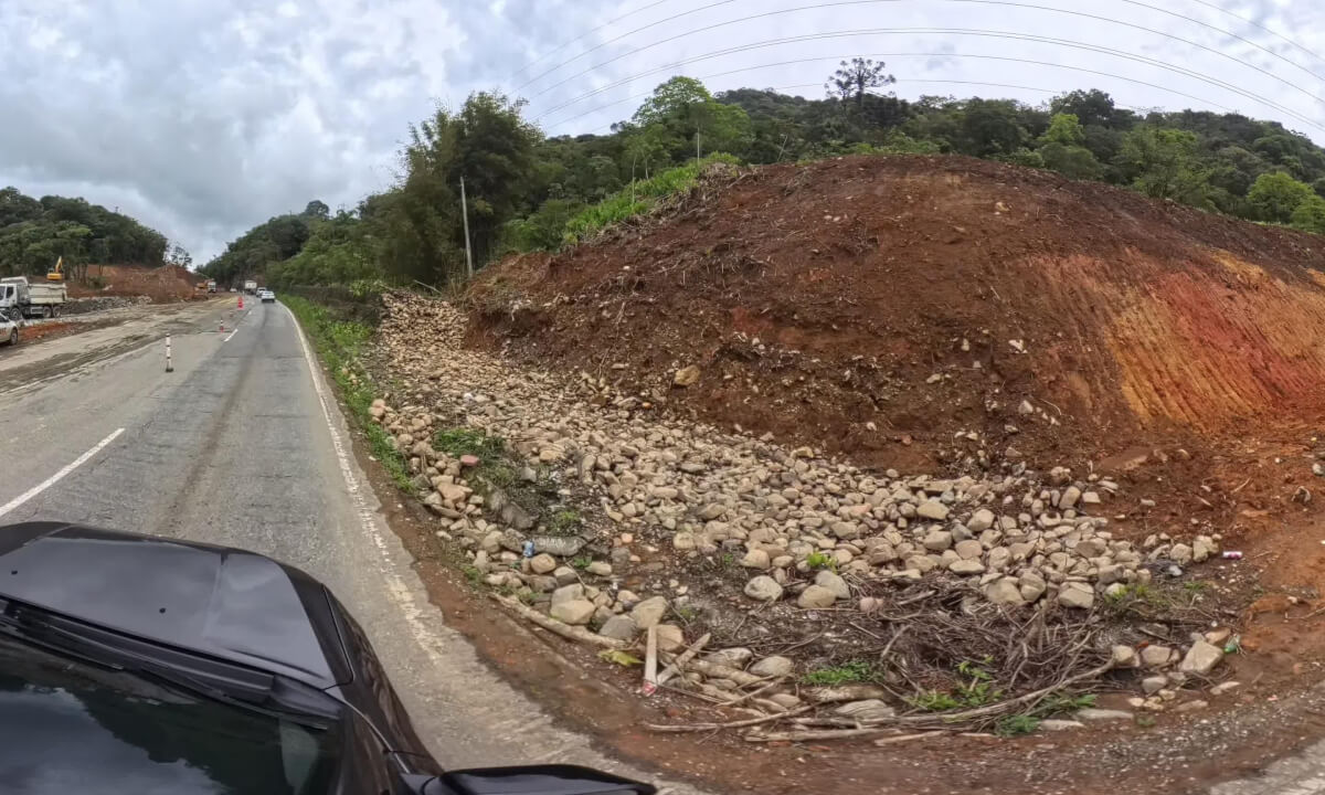 Video 360 VR - Serra Dona Francisca - Km 17 - Detonação de rochas - dia 18-10-2025 - Drones Joinville - Insta360 X4