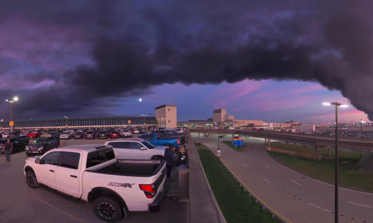 Giant smoke plume from the UPS plane crash in Louisville, KY 360 view
