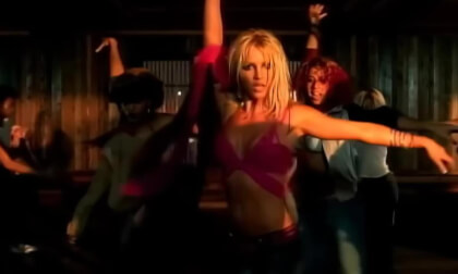 Britney Spears - I'm A Slave 4 U (Official HD Video)_Full-HD_55_5_RIGHT_ONLY_auto_v1.8.3_LRF_Full_SBS
